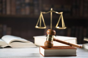 Há pregadores que querem "passar um pano" pra Deus, quando a Bíblia fala, por exemplo, que Deus mandava matar pessoas.